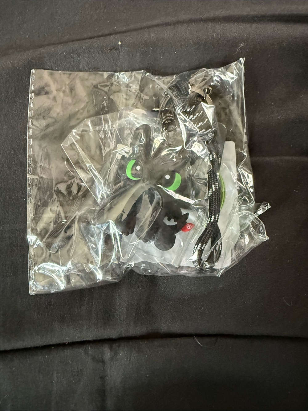 Toothless Keychain - Picture 2 of 7